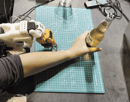 人からロボットへの受け渡し